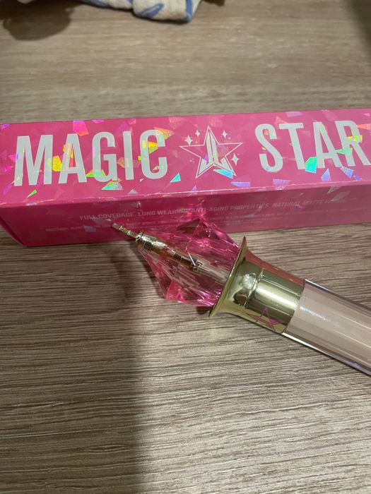 Коректор на Jeffree Star C6.5