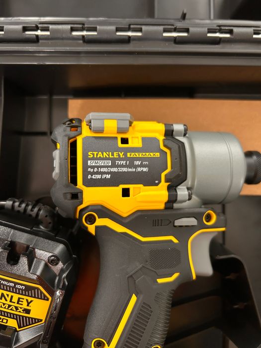 Masina de insurubat cu impact STANLEY FATMAX