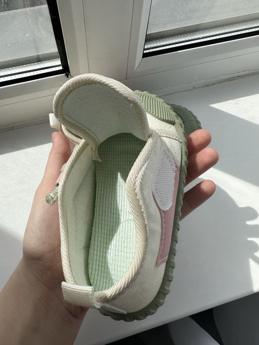 Продам новые кеды детские