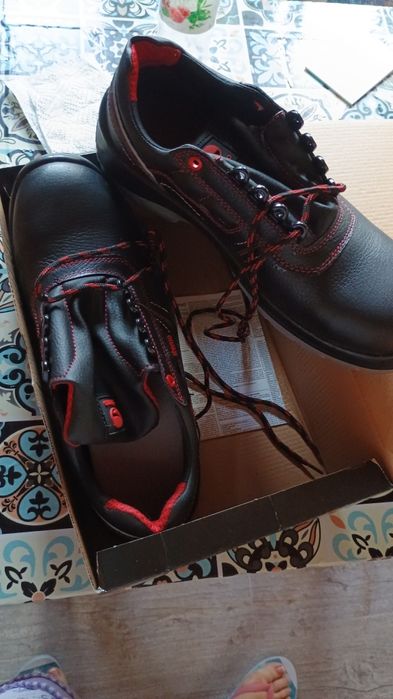 Продавам чисто нови