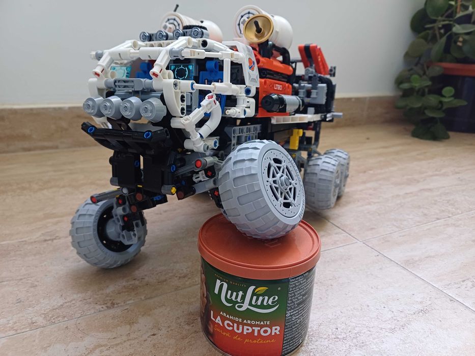 LEGO Technic - Rover de explorare martiana (42180)