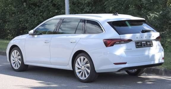 Se dezmembreaza Skoda Octavia Break 2022