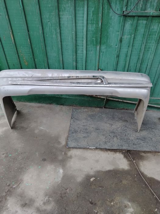 Задний бампер на Мерседес 210