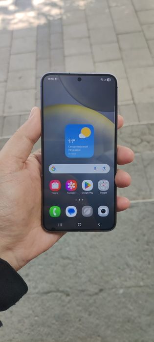 Продам Самсунг S24.