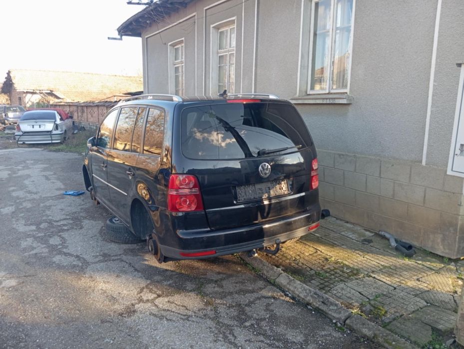 Продавам Vw Touran 2.0 170 6  BMN скорости НА ЧАСТИ
