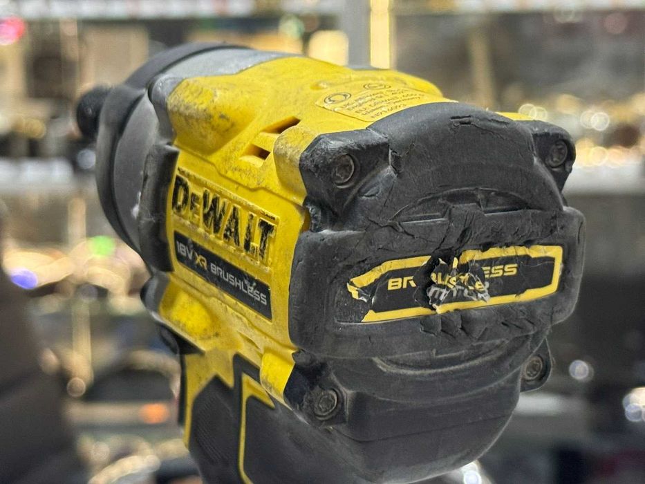 Акумулаторен ударен гайковерт DeWalt DCF922 с батерия 5Ah