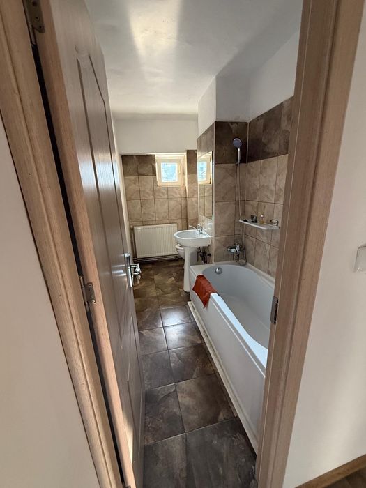 Inchiriez apartament 2 camere ultracentral Targoviste