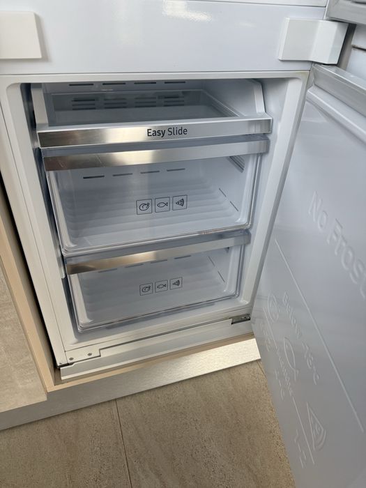 Frigider Samsung BRB260030WW, încorporabil, No Frost - Puțin folosit