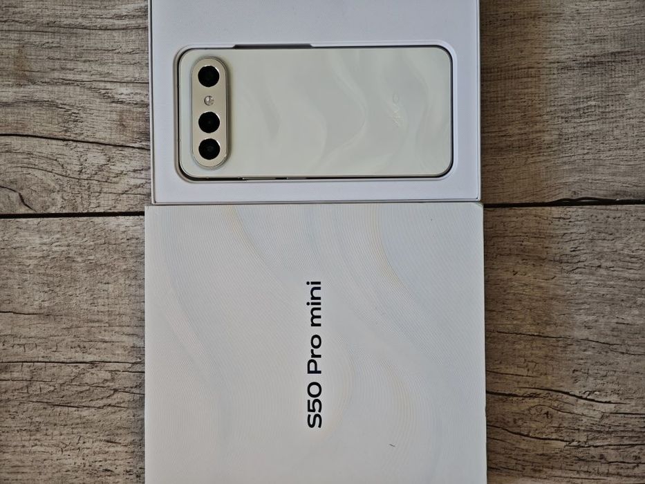 Vivo s50 pro mini 12 256 в идеальное состояние новый