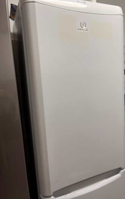 Vând frigider Îndesit  -utilizat