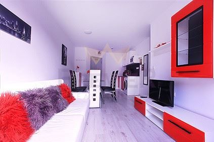 Продава се Тристаен апартамент в Балчик - 62 кв.м за 1016 €/кв.м - Снимка #2