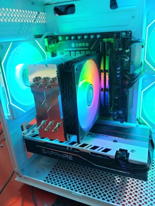 Gaming Montaj Kamp Rx 2304 Saphire Manitor 32 165Hz 2x8 Ram 2667Mhz