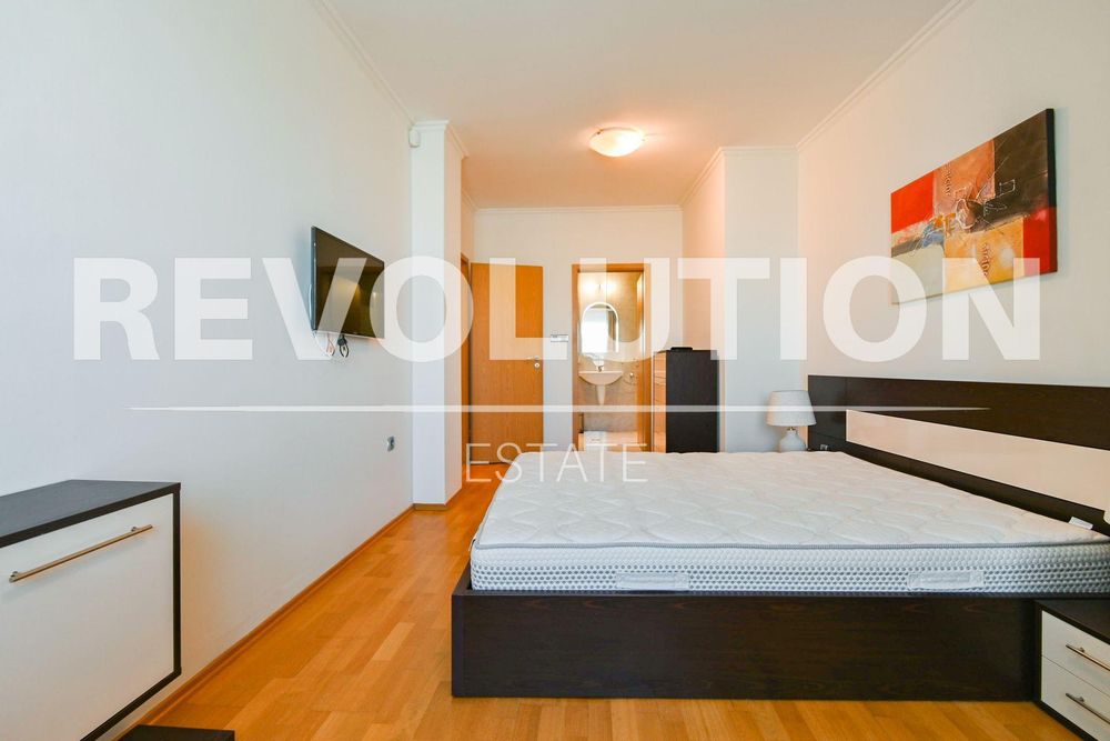 Дава се под наем Четиристаен апартамент в София, Лозенец - 202 кв.м за 2300 € - Снимка #12