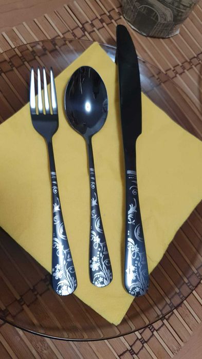 Set tacamuri Negru -Tacamuri Black flora- 4 persoane