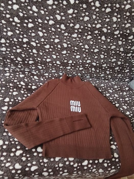 Чист нов  пуловер