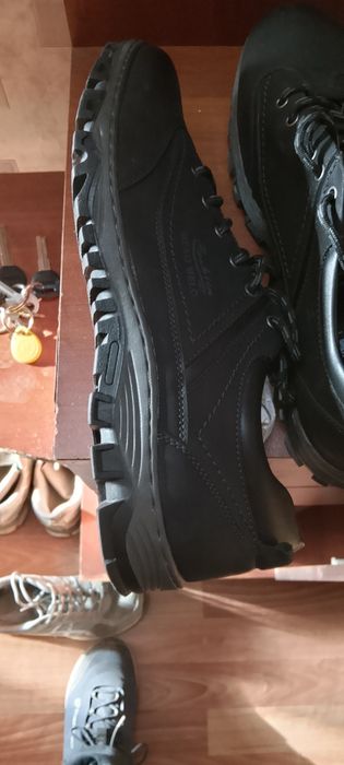 Продам  кроссовки