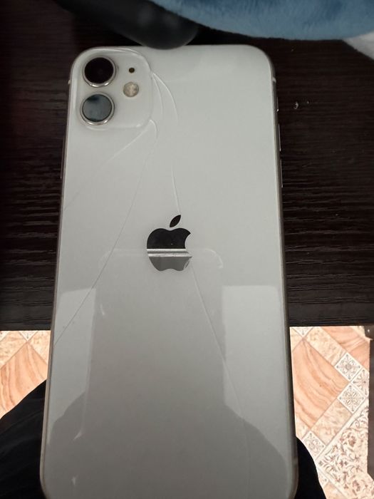 Продам Iphone 11
