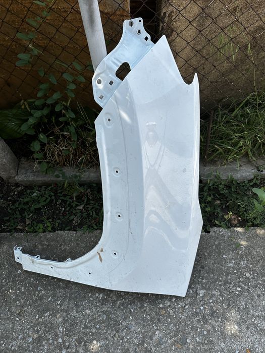 Aripă stânga față toyota yaris cross.