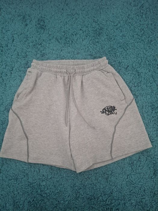 Pantaloni syna scurti