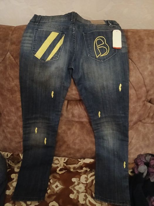 Привозите джинсы в подарок есть такие же и шорты на подростков думаю