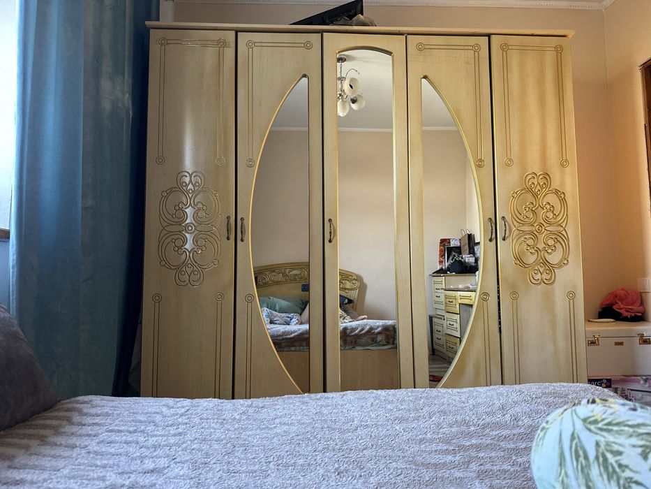 Королевски спальный гарнитур