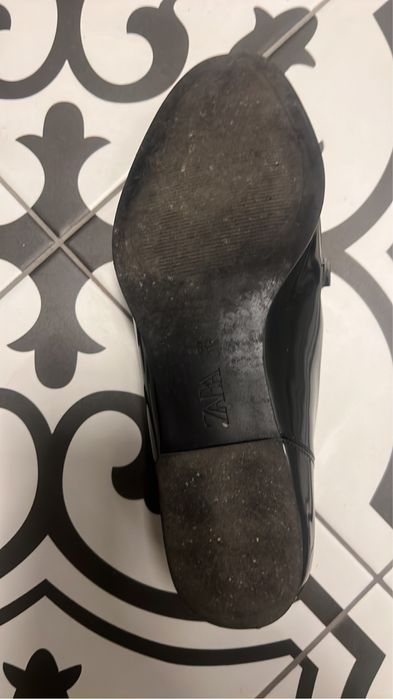 Zara лачени мокасини