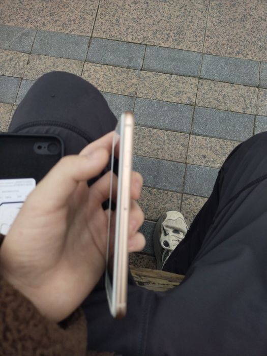 Продам айфон 8 64гб