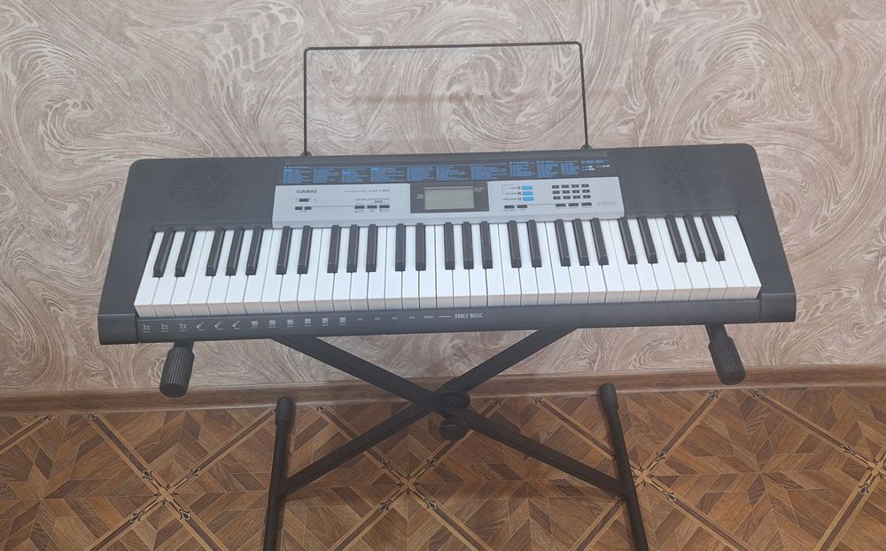 Синтезатор Casio LK-136K7