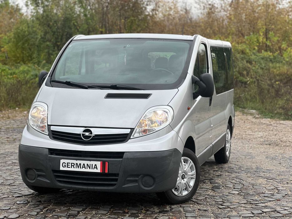 Opel Vivaro*autoturism 8+1 locuri*navigatie*2.0 diesel*aer conditionat