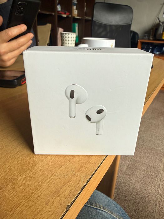 Apple AirPods (3rd generation)