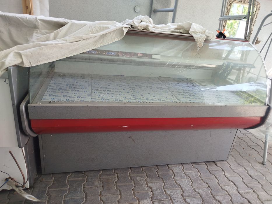 Продается Холодильник витринный