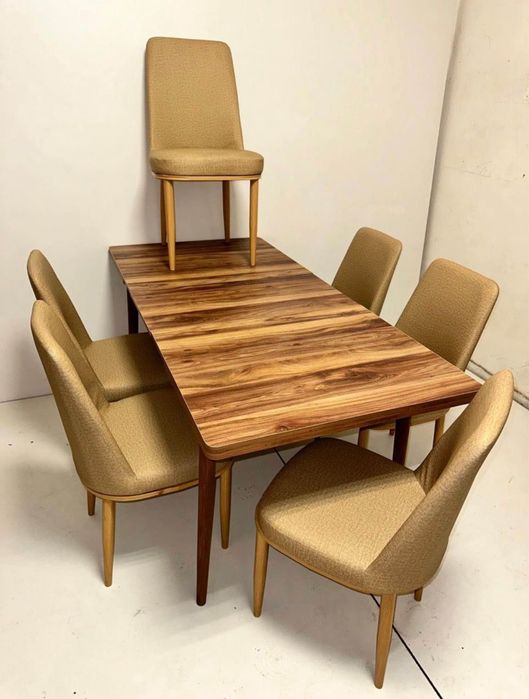 Трапвзна маса комплект със столове