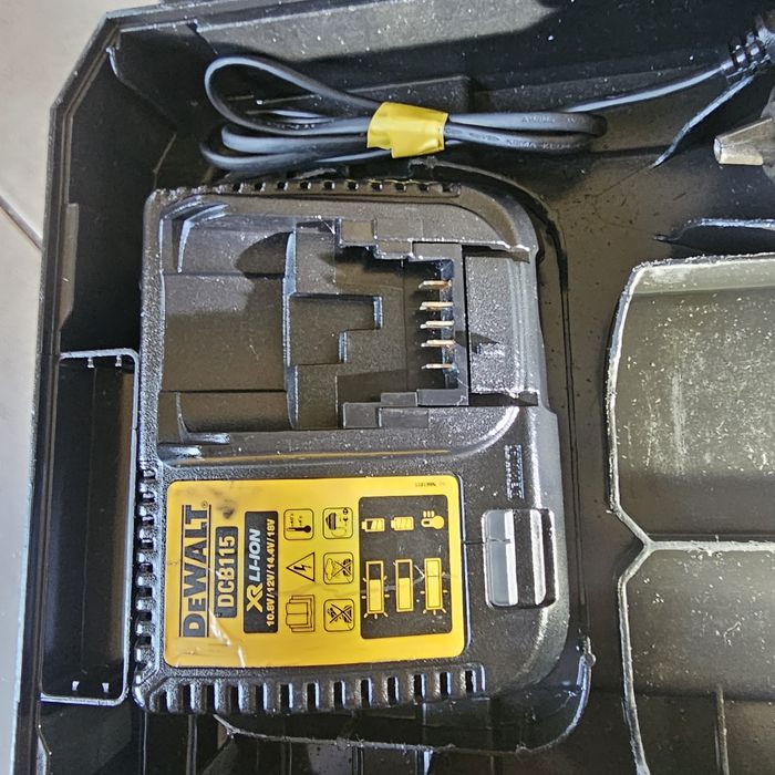 Masina găurit/Insurubat DeWalt DCD 996+multifunctionala  DeWalt  DCS 355