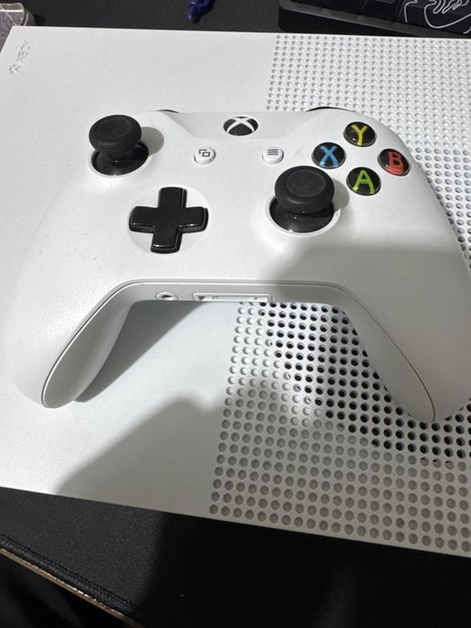 Xbox One S cu jocuri si joystick