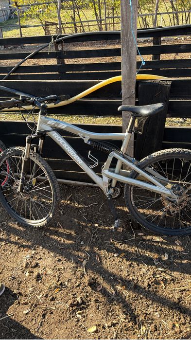 Vand biciclete noi