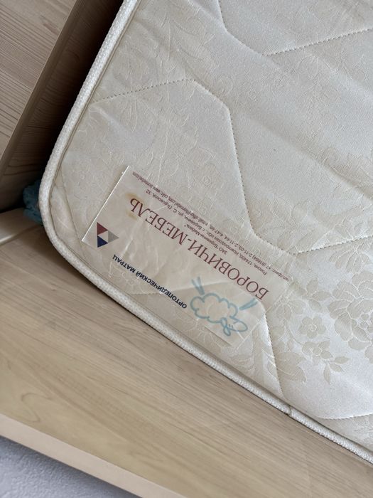 Продам кровать с покрывалом и матрасом