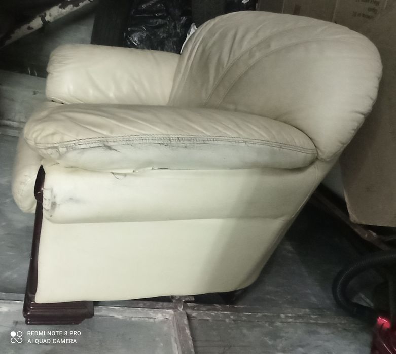 Кожено канапе с размери  1.2*1*1 (м]