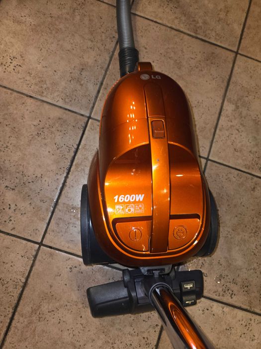 Прахосмукачка LG  1600w