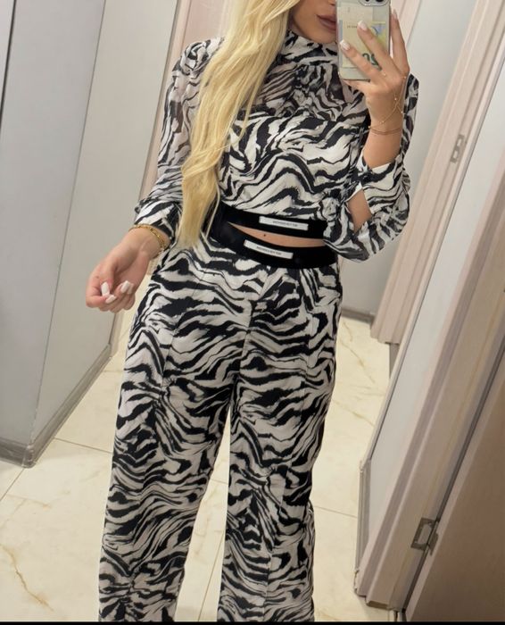 Официален комплект