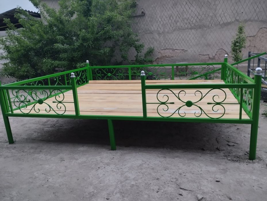 Топчан продаётсья. 2.5-3.метра.