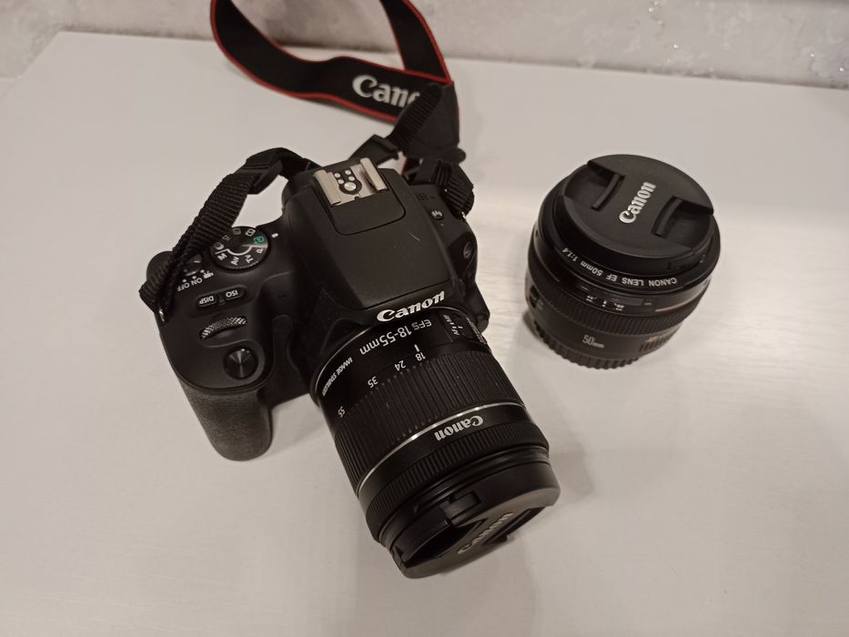 Фотоаппарат Canon EOS 200D