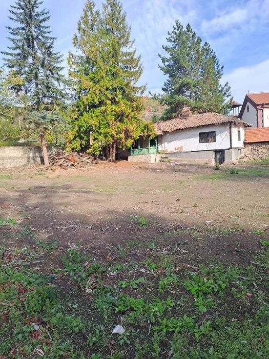 Продавам парцел  УПИ с електричество и вода