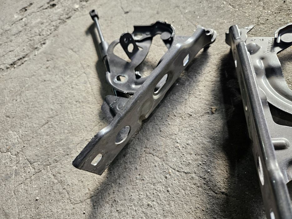 Панти за преден капак Porsche Cayenne 9Y