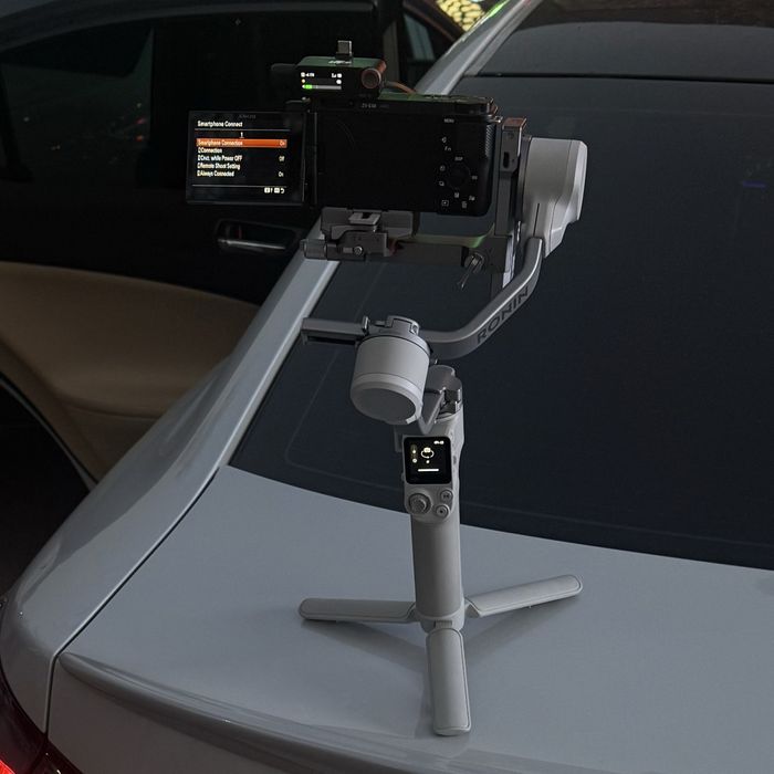 Sony ZV E10 va DJI RS 4 mini