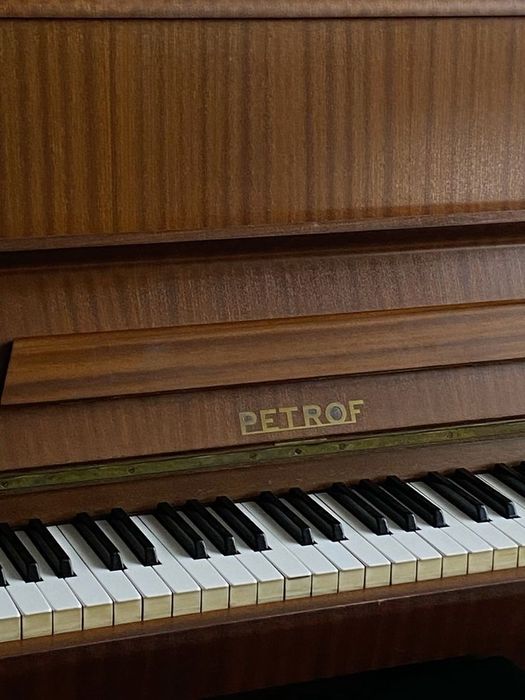 Продам пианино Petrof( Чехия)