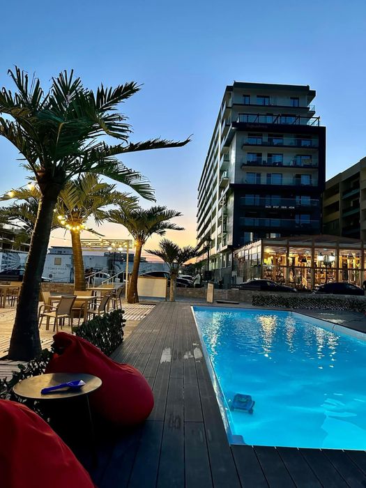 Inchiriez apartament prima linie mamaia nord
