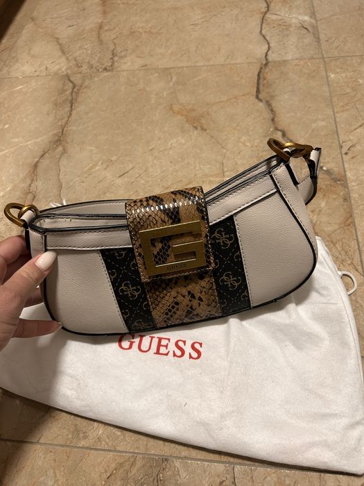 Дамска чанта GUESS