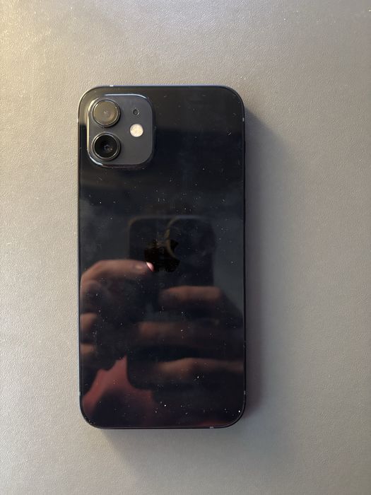 Iphone 12 negru.