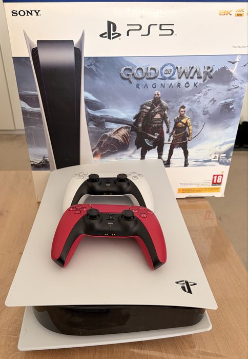 Vând Consolă Sony PlayStation 5 cu disk 825Gb 2 controllere perfect functionale