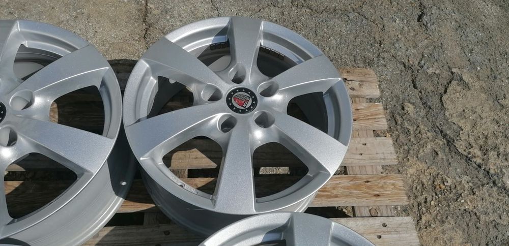 17 цола 5 х 114,3 мм Нисан / Рено / Дачия - 7,5 Инча / ЕТ 40